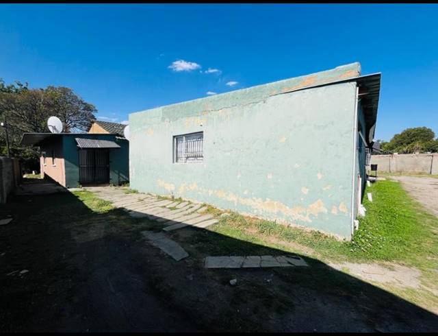 15 BEDROOM HOUSE FOR SALE IN RHODESFIELD